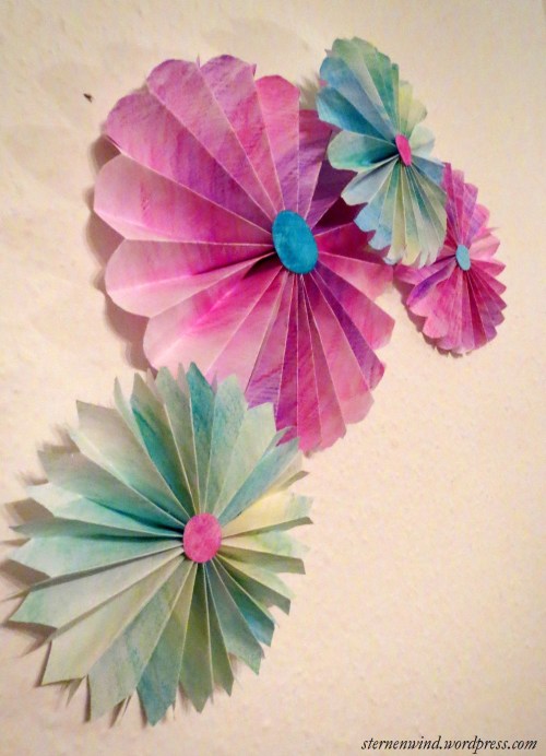 Papierfächergirlande