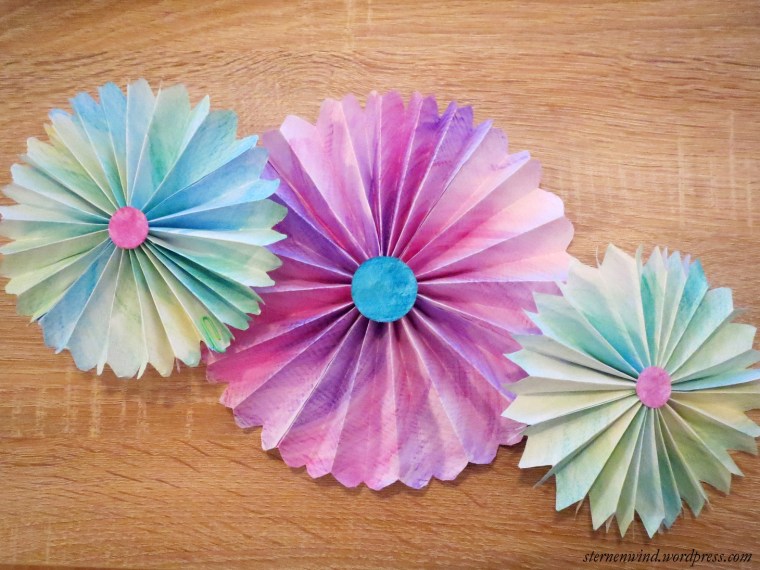 Papierfächergirlande