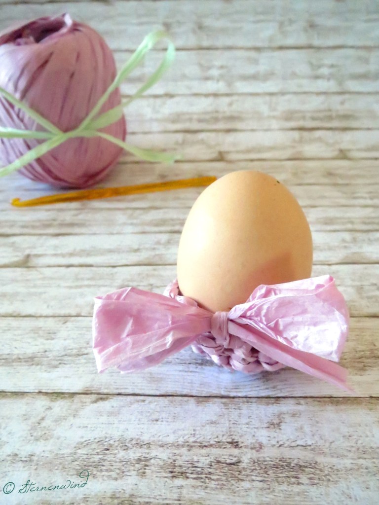 Eierbecher aus Papiergarn