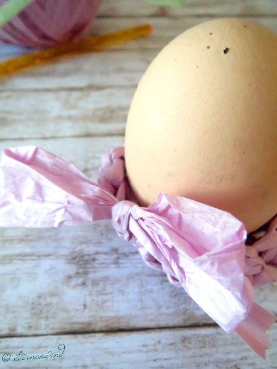 Eierbecher aus Papiergarn