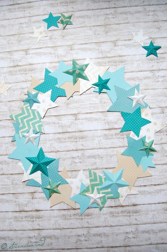 weihnachtlicher Türkranz aus Papiersternen 3D basteln