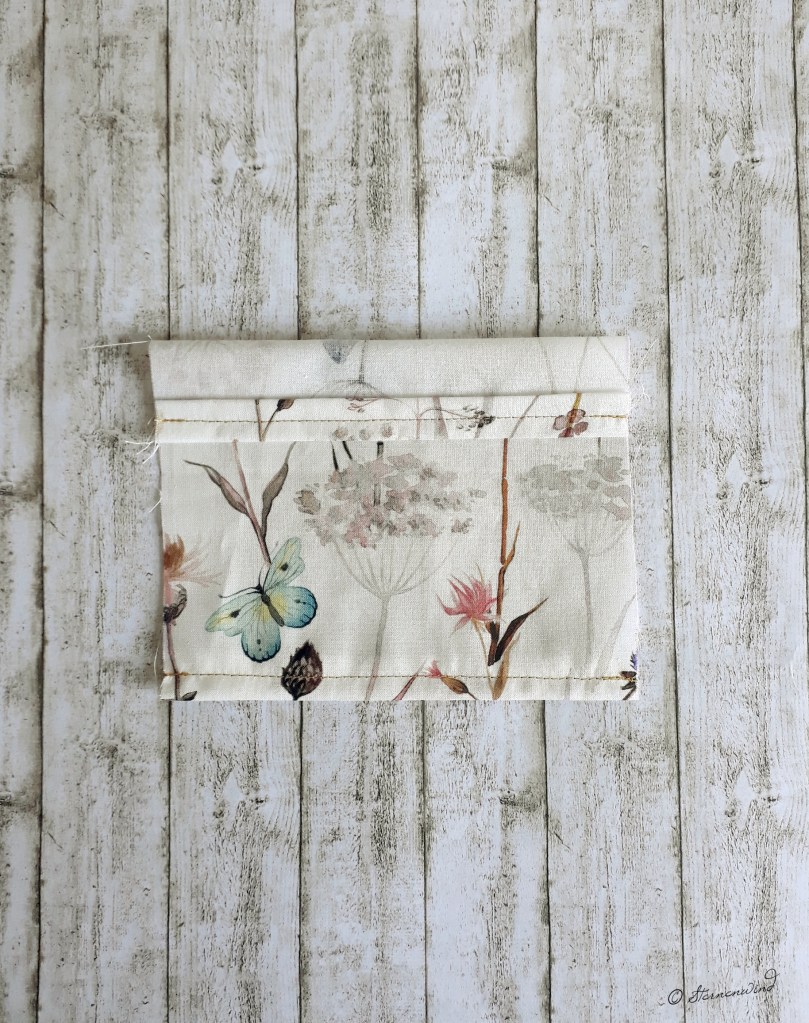 Taschentücherhülle obere Kante umlegen